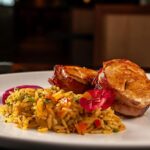 Foto 3 Medalhão de frango envolto com bacon ao molho agridoce + Arroz Pilaf – Alex Souto (Copy)